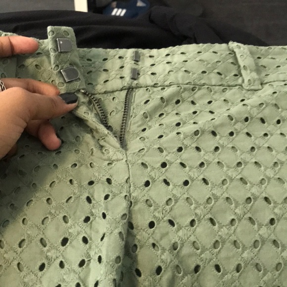 Cotton textured shorts - Picture 2 of 4